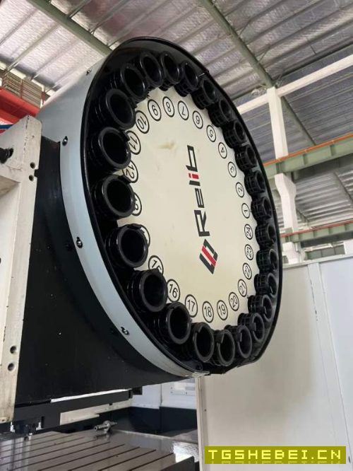 江苏壹牧2230数控龙门,工作台3000/1800mm,门宽2200m.
