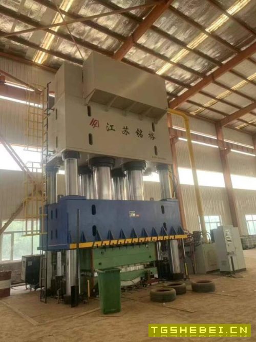 铭格4000吨液压机,台面3000年准新机,感兴趣的联系