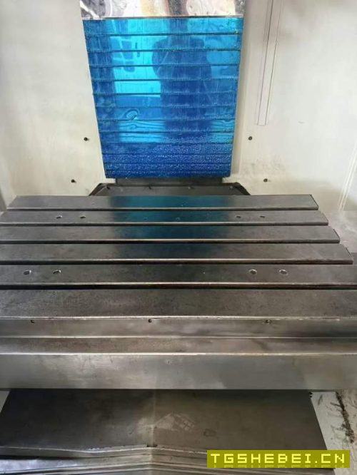 台功855加工中心，法纳克MFplus系统，主轴皮带10000转.