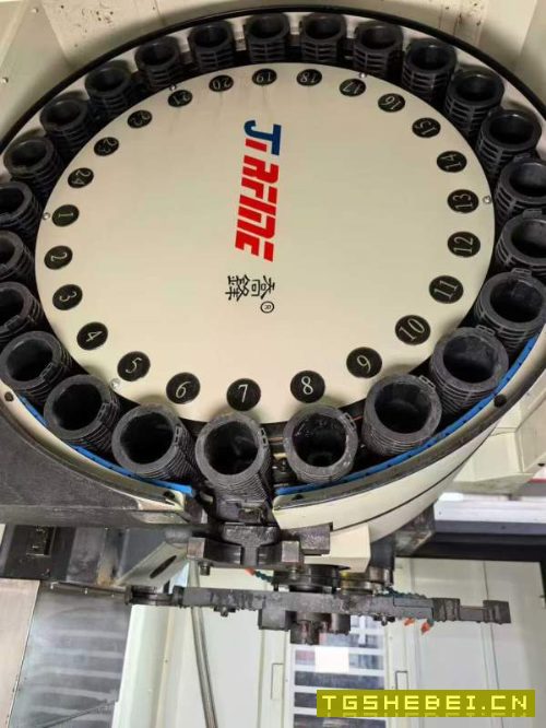 乔锋VH-11加工中心2024年2月出厂,使用时间650小时主.