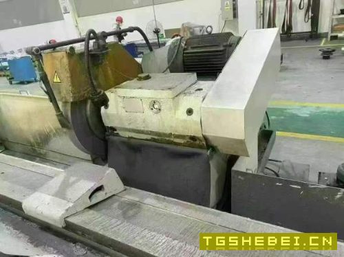 出售：9.9成新，上海产M1350X3000外圆磨床，机床安装.