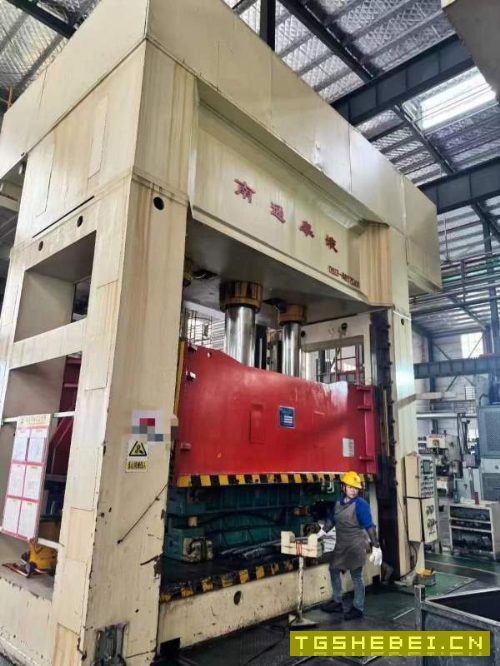 南通皋液框架1250吨液压机台面2.2/4米多点顶出移动台.