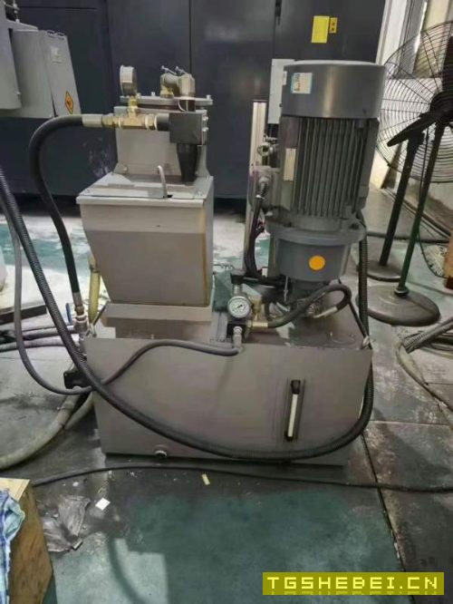 刚刚拿下基本全新安装少用沈阳HMC-80Q单台卧式加工中.