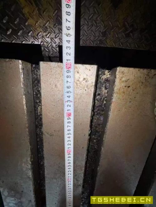 天锻2500吨框架液压机，台面2.8米3.5米，开口2.4米，.