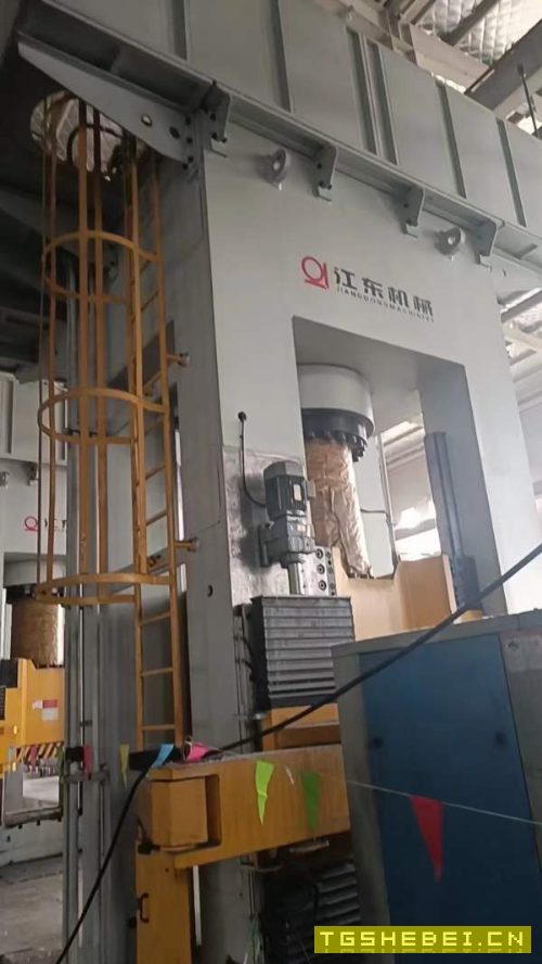 全新1600吨快速锻造油压机，工作台13501400，电机功率.