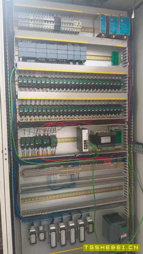 全新1600吨快速锻造油压机,工作台13501400,电机功率.