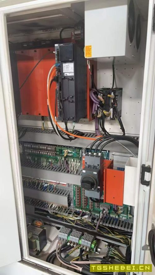 协鸿CNC220EA龙门行程1000门宽2000,门高1350BT50,齿.