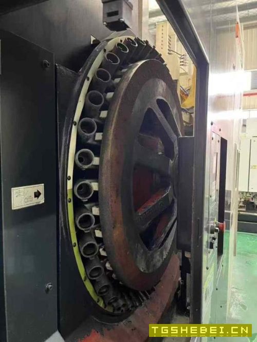 同款两台:马扎克HCN5000llL卧式加工中心,XYZ三轴行.