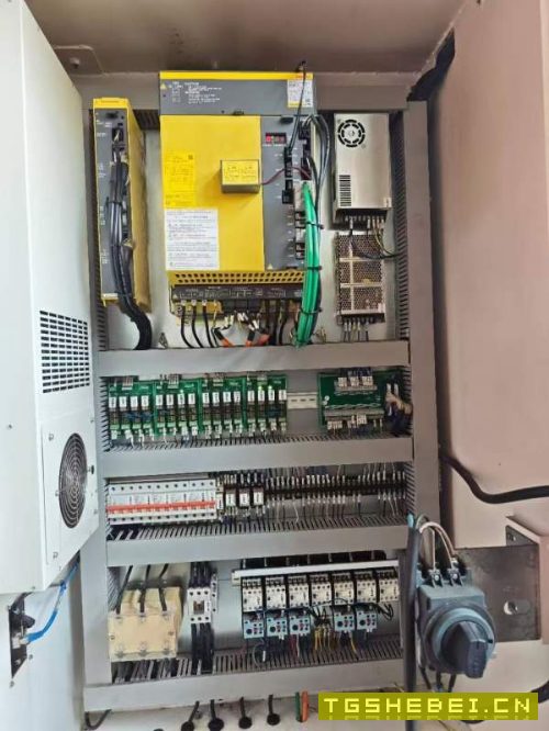 955立加新到一台华特955加工中心，发那科MF