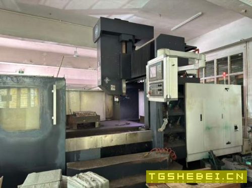 新定台湾大畏2015龙门加工中心，BT50主轴，工作台1.4.