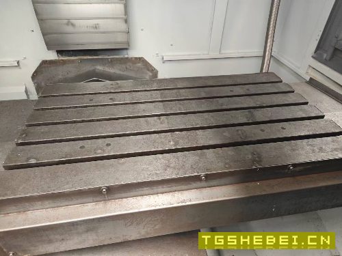 刚刚买下:银尚855加工中心一台,三线规,发那科大屏m.