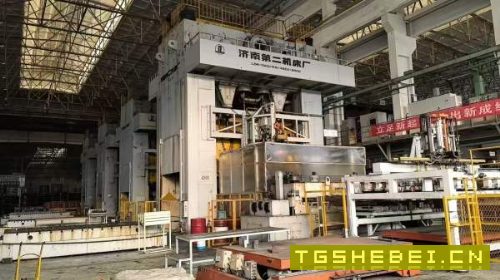 四点机械压力机1300\7000,加上1台1000吨。双侧移台。