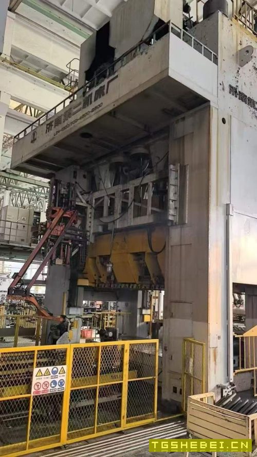 四点机械压力机1300\7000，加上1台1000吨。双侧移台。