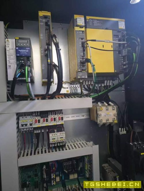 韩国原装斗山2100Ly车铣复合中心,8寸卡盘,带Y轴,带.