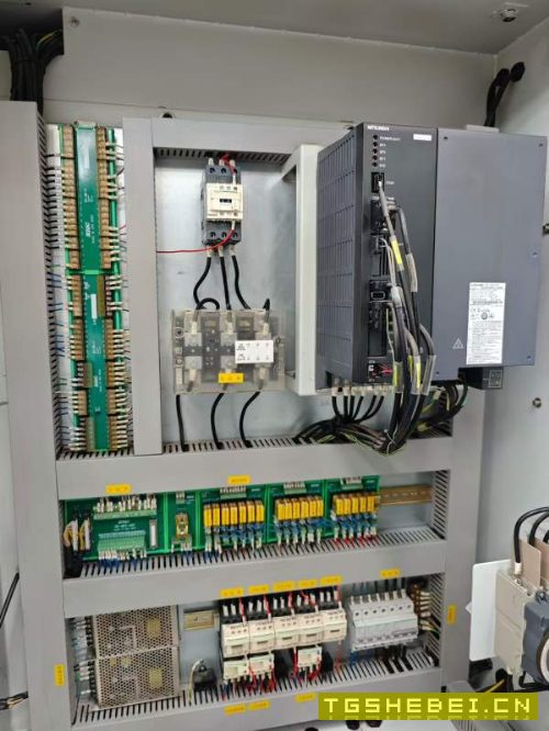 台湾省俊育V6加工中心，三菱M70系统，高速直联主轴，.