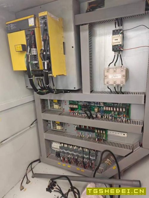 刚刚买下：银尚855加工中心一台，三线规，发那科大屏m.