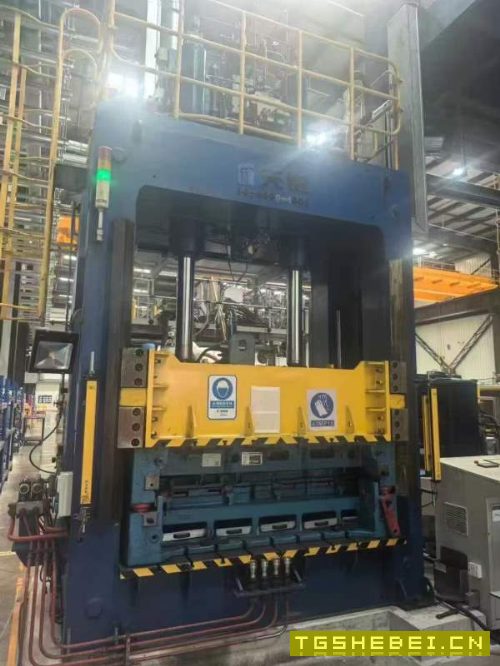 工厂在位,液压机流水线一条,主机天锻产1200吨油压机.