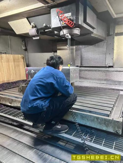 在位出售牧野F12立加一台、工作台2150/1200、安装在位.