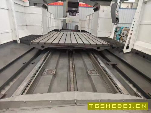 2024年重型台功4228龙门加工中心一台，两线一硬，BT50.