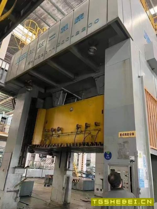 济南二机3360吨四点线：1300吨，800吨，630吨，630吨.