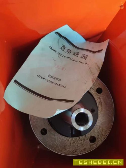 全新未用！BT50主轴侧铣头一个带连接盘，重型2500转的.