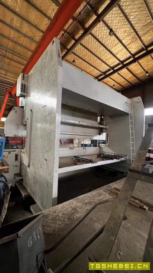 江苏威力产，1200吨8米的电液伺服折弯机，全新未安装.