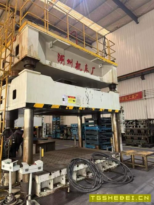 精品湖州800T油压机，有效工作台面2500X3500，多孔顶.