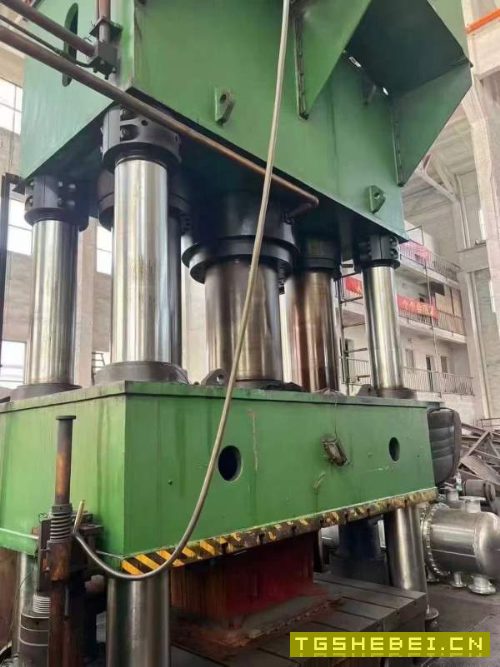 刚刚买下，南通锻压2000吨，台面2.3米4.5米，移动台，.