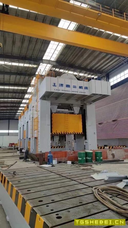 济二四点机械五连线还剩2000吨,800吨,台面:4600X26.