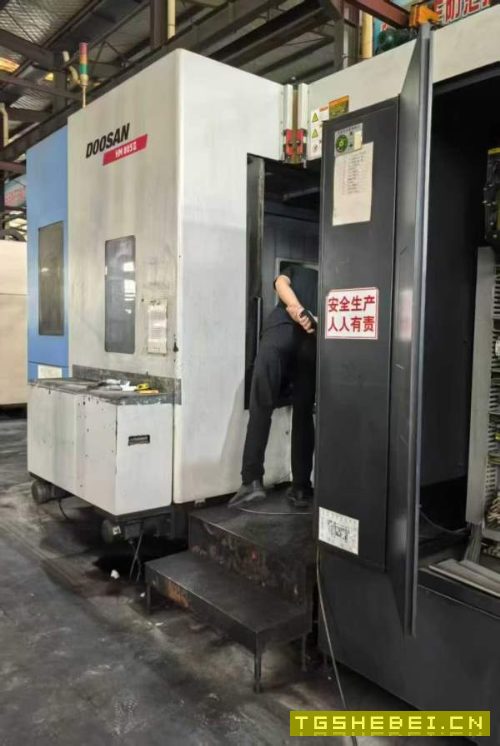 买下韩国斗山HM805双工位卧加工作台mm,一度一分BT50.