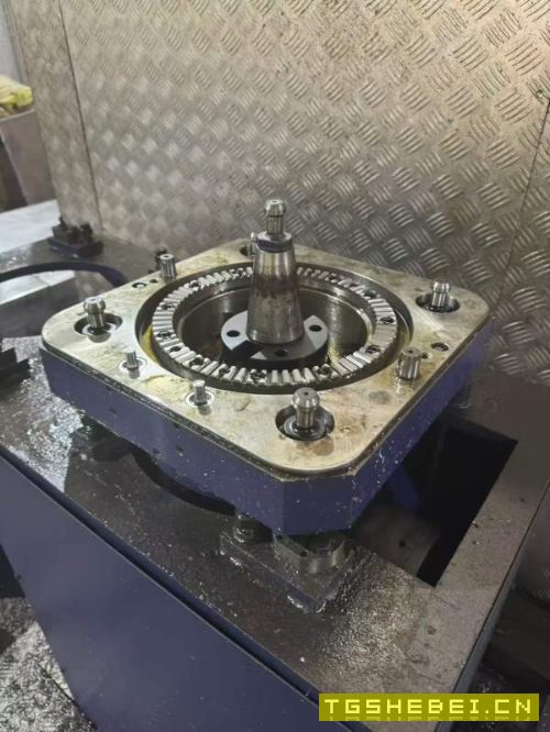 新定中捷12米动柱龙门一台，西门子828系统，工作台3米.