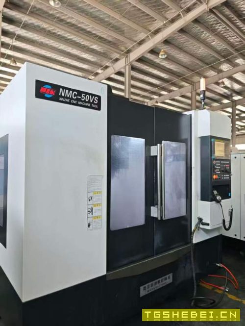 今日特价南京新浙855加工中心,BT40主轴8000转,三轴.