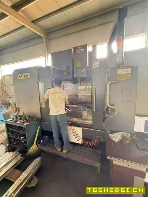 台湾原装进口高峰VMC1370立式加工中心，BT50齿轮箱主.