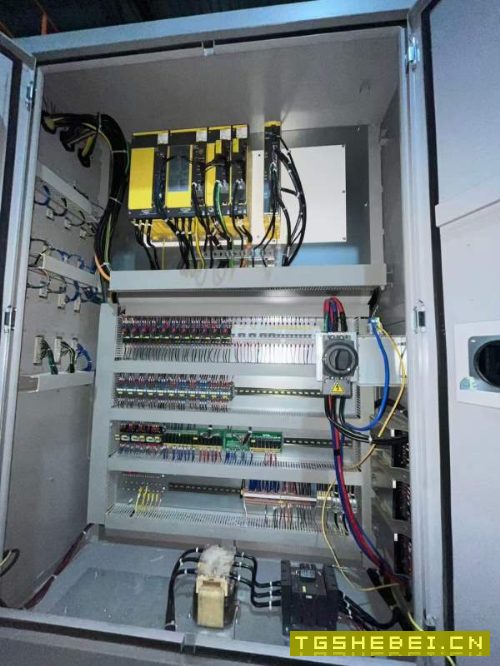 广东工厂刚买纽威4032龙门纽威2040龙门加工中心，两线.