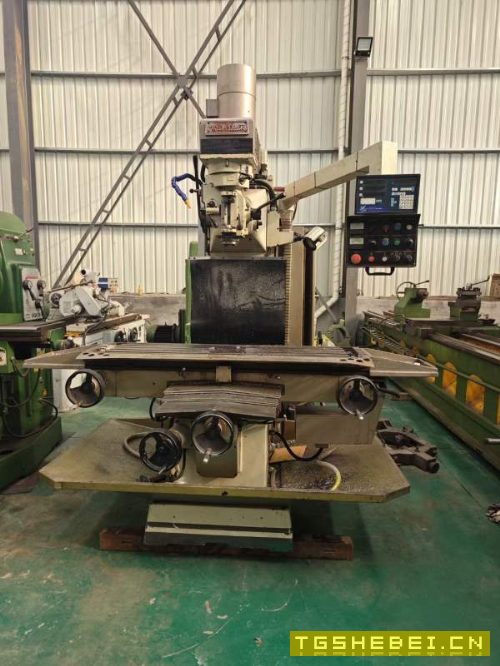 2013年台湾常准重型铣床10IV,台面380mm1500mm,三轴.