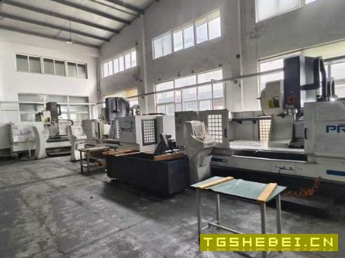 还有11台重型普拉迪2500材型加工中心，法那克m