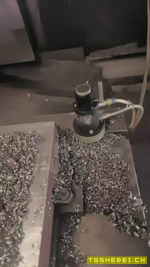 在位一台1370，带对刀仪买机器送一套空压机