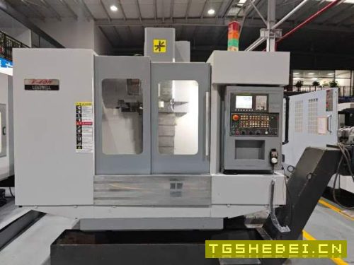 仓库新到同款3台台湾麗伟V40M加工中心,尔法电机驱动.