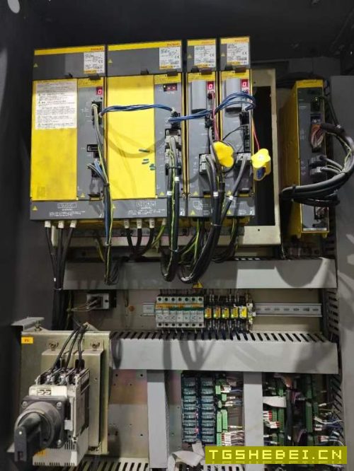 仓库新到同款3台台湾麗伟V40M加工中心,尔法电机驱动.