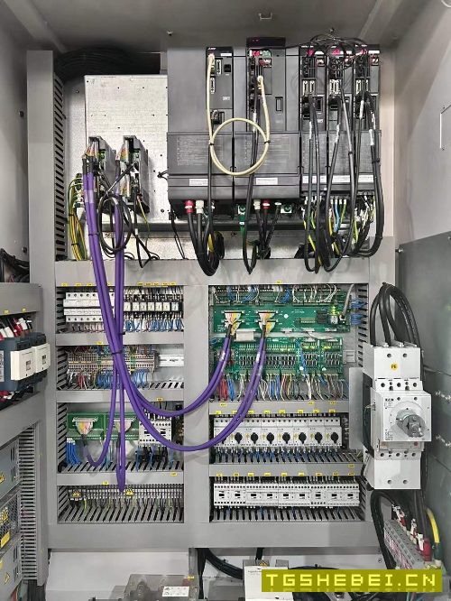 出售台湾崎发400双工位卧加、