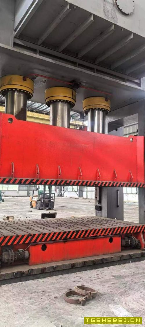 工厂在位出售:安装未用,2300吨框架液压机,带移动工.