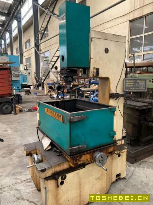 仓库大量现货,折弯机,锯床,压力机,车床,便宜出售.