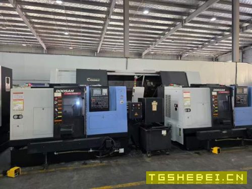 同款两台韩国原装斗山Lynx220LM车削复合,配8寸卡盘带.