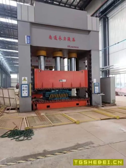 在位出售:1,安装未用,2300吨框架液压机,移动工作.