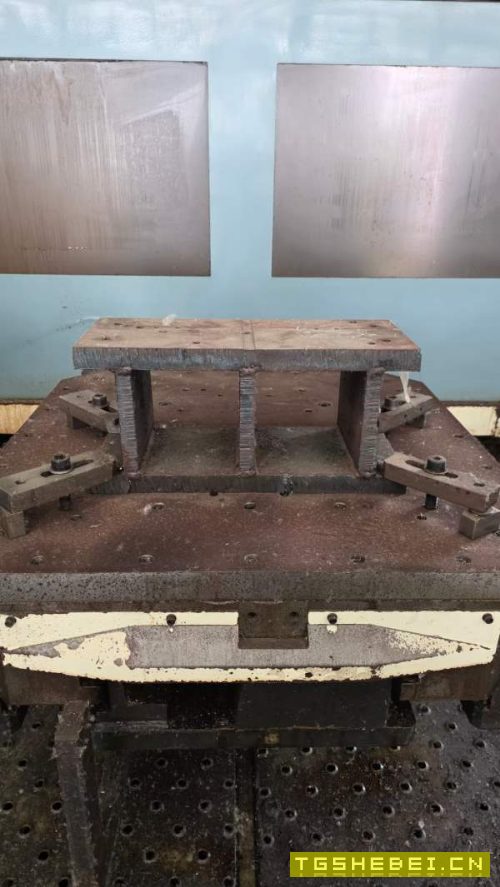 新泻800卧加,日本原装进口,双工位,双伺服刀库62把.