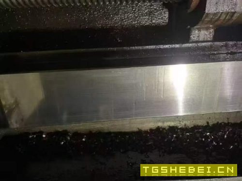 只要20多万台湾高明KMC3000SD,BT50齿轮头主轴6000转.