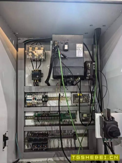 先源1160立式加工中心三轴滚柱导轨.三菱M80系统BT40主.