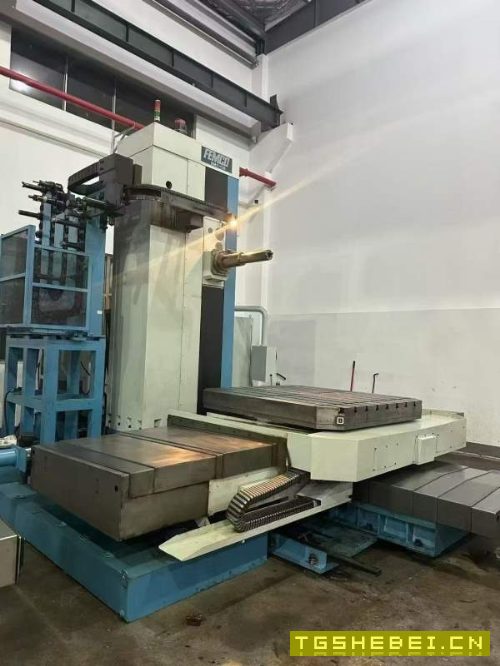 台湾远东数控镗铣床BMC-135，远东130，BT50主轴带齿轮.