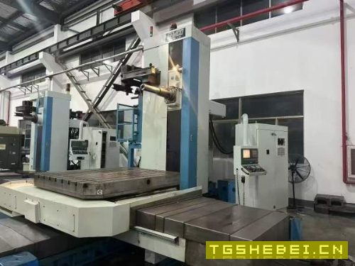 台湾远东数控镗铣床BMC-135，远东130，BT50主轴带齿轮.