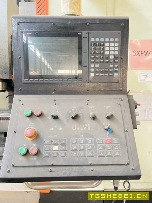 西安工厂佛威1580立式加工中心,工作台,主轴BT50齿轮.